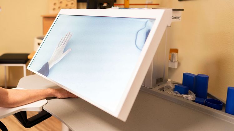 Mit sportlichem Ehrgeiz gegen den Phantomschmerz: Wie die digitale Spiegeltherapie Wolfgang Stöckl hilft
